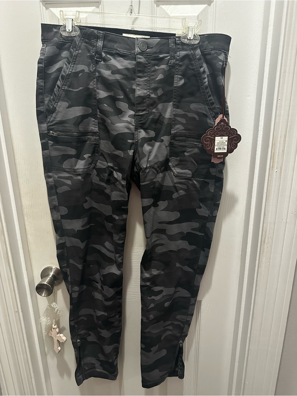 Knox Rose Gray Black Camo Stretch Jeans
